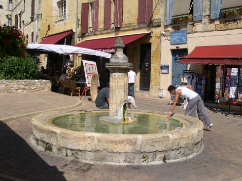  Fontaine de la place Pélissière